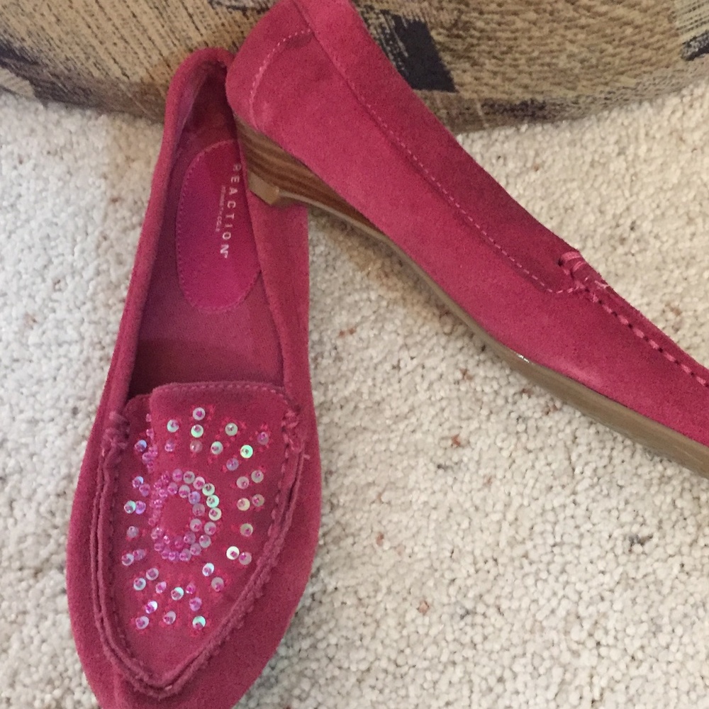 Kenneth Cole Reaction Fuscia slip on shoes 7-1/2M